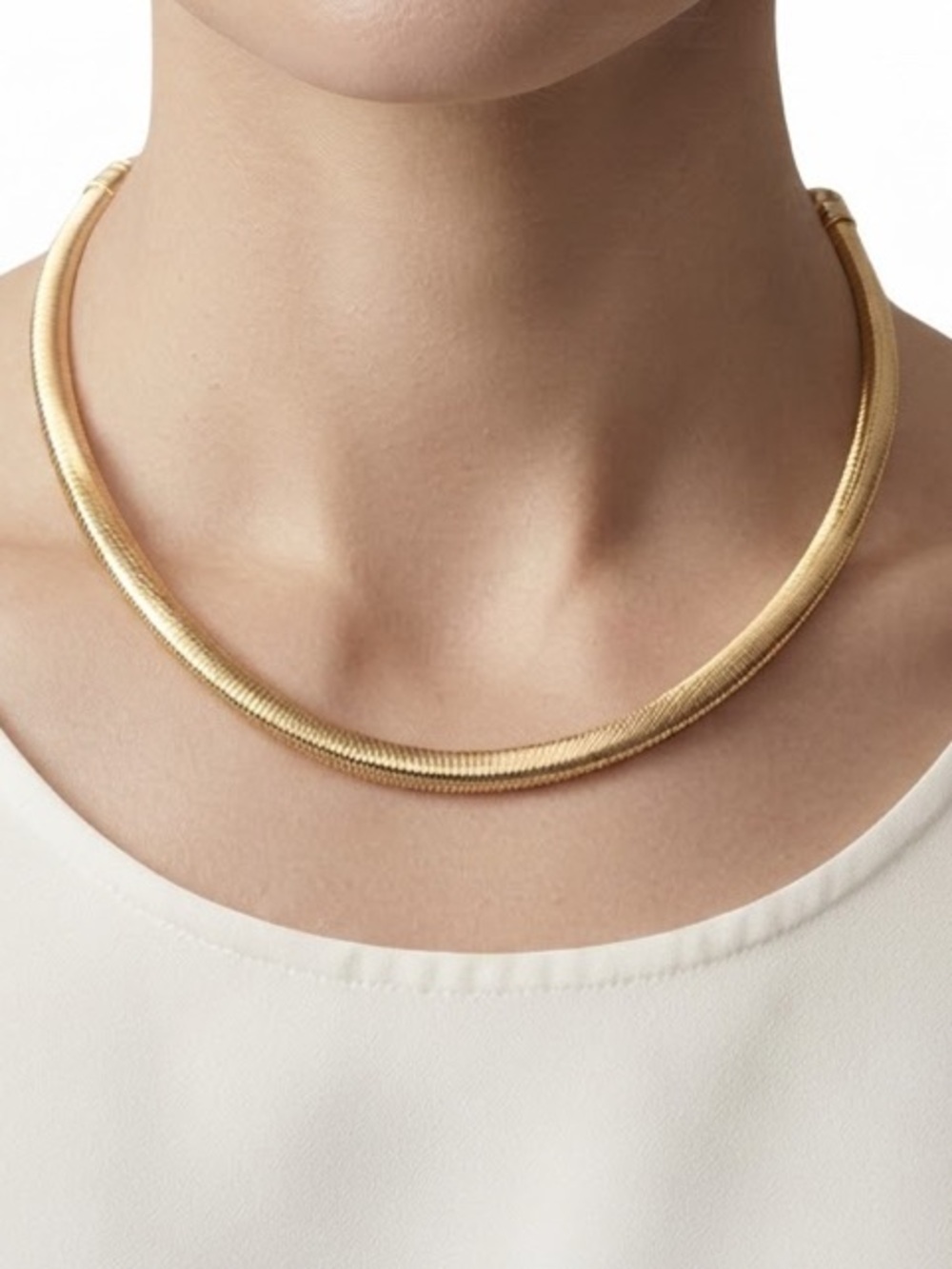Juliet by Crystal Avenue Round Omega Stretchy Gold Tone Necklace (NWT) - Picture 4 of 7